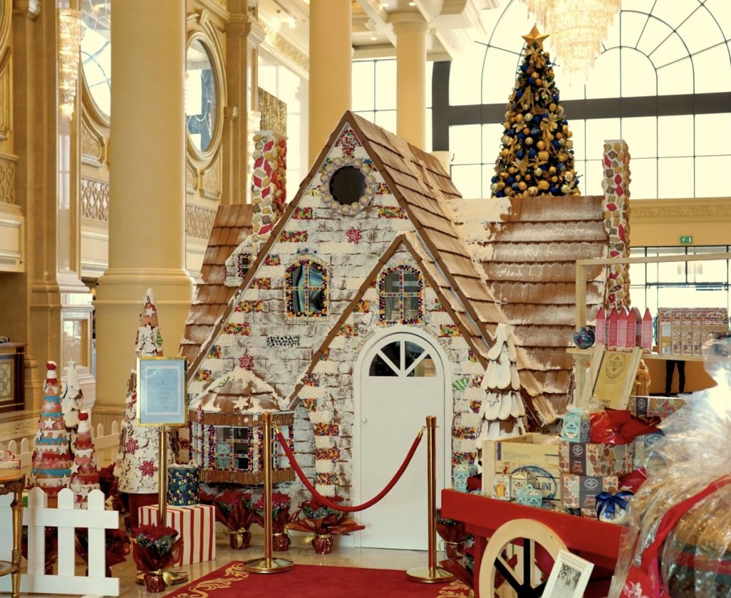 The Ritz-Carlton Abu Dhabi Grand Canal unveils its holiday calendar, featuring authentic Austrian Lebkuchen, waterside dining, and New Year galas.